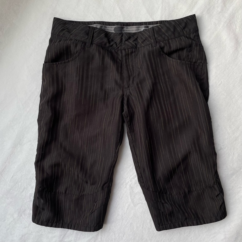 Oakley Womens Capri Cropped Pants Black Pinstriped, Sz M